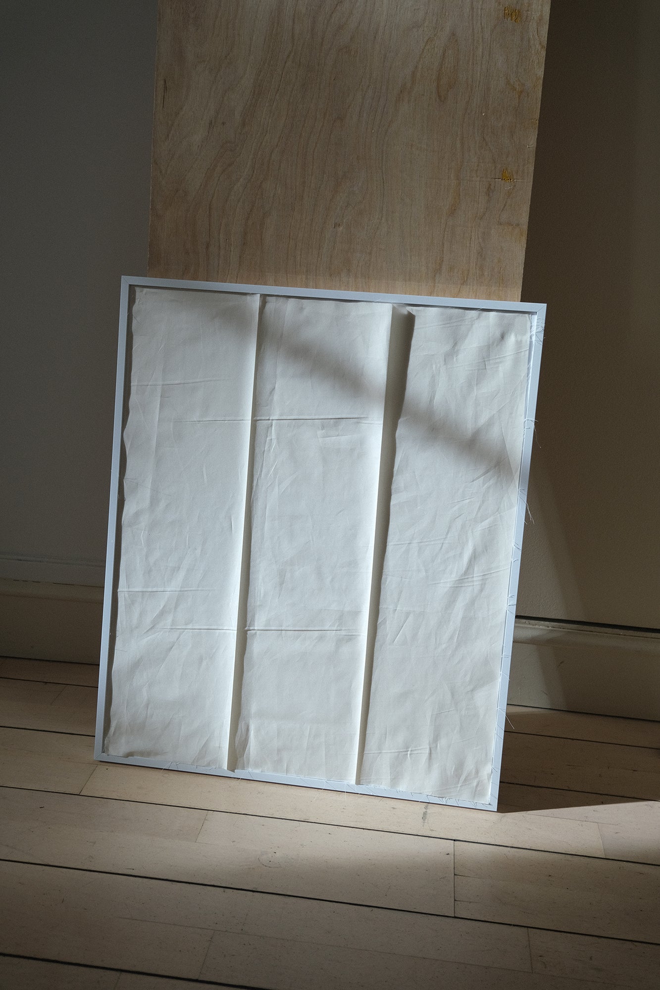 Le Petit Plissé off-white — hand-pleated recovered cotton wall hanging — h o n e Paris